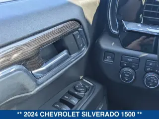 Chevrolet Silverado 1500 2024 4x4 RST 4 puertas Cabina Crew 5.8 pies. Caja corta