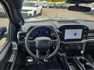 Ford F-150 2025 4x4 STX 4 puertas SuperCrew 5.5 pies. SB