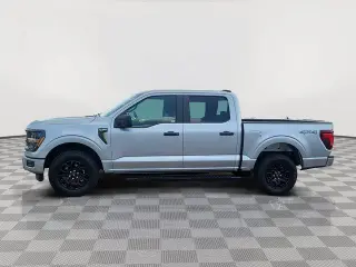 Ford F-150 2025 4x4 STX 4 puertas SuperCrew 5.5 pies. SB