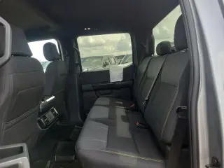 Ford F-150 2025 4x4 STX 4 puertas SuperCrew 5.5 pies. SB