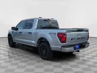 Ford F-150 2025 4x4 STX 4 puertas SuperCrew 5.5 pies. SB