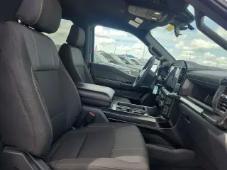 Ford F-150 2025 4x4 STX 4 puertas SuperCrew 5.5 pies. SB