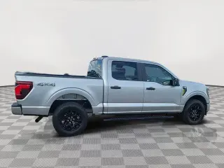 Ford F-150 2025 4x4 STX 4 puertas SuperCrew 5.5 pies. SB