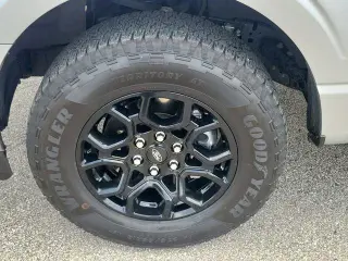 Ford F-150 2025 4x4 STX 4 puertas SuperCrew 5.5 pies. SB