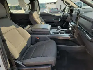 Ford F-150 2023 4x4 Platinum 4 puertas SuperCrew 6.5 pies. SB