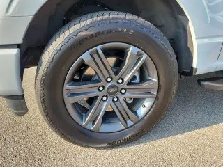 Ford F-150 2023 4x4 Platinum 4 puertas SuperCrew 6.5 pies. SB