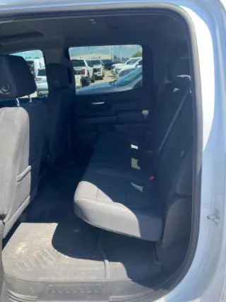 Chevrolet Silverado 1500 2020 4x4 LT 4 puertas Cabina Crew 5.8 pies. Caja corta