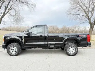 Ford F-250 Super Duty 2023 4x4 XL Cabina Regular 2 puertas 8 pies LB Pickup