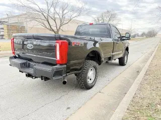 Ford F-250 Super Duty 2023 4x4 XL Cabina Regular 2 puertas 8 pies LB Pickup