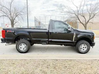 Ford F-250 Super Duty 2023 4x4 XL Cabina Regular 2 puertas 8 pies LB Pickup