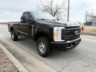 Ford F-250 Super Duty 2023 4x4 XL Cabina Regular 2 puertas 8 pies LB Pickup