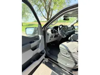 Ford F-150 2023 4x4 XLT 4 puertas SuperCrew 5.5 pies. Caja corta