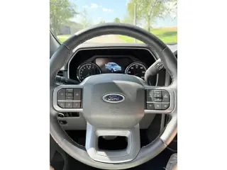 Ford F-150 2023 4x4 XLT 4 puertas SuperCrew 5.5 pies. Caja corta