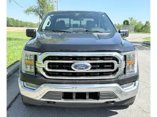 Ford F-150 2023 4x4 XLT 4 puertas SuperCrew 5.5 pies. Caja corta