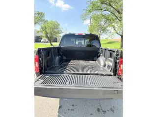 Ford F-150 2023 4x4 XLT 4 puertas SuperCrew 5.5 pies. Caja corta