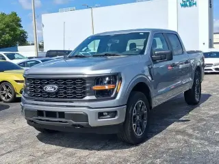 Ford F-150 2025 4x4 STX 4 puertas SuperCrew 5.5 pies. Caja corta