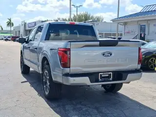 Ford F-150 2025 4x4 STX 4 puertas SuperCrew 5.5 pies. Caja corta
