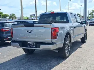 Ford F-150 2025 4x4 STX 4 puertas SuperCrew 5.5 pies. Caja corta