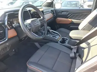 GMC Canyon 2025 4x4 AT4 4 puertas Cabina Crew 5 pies. SB