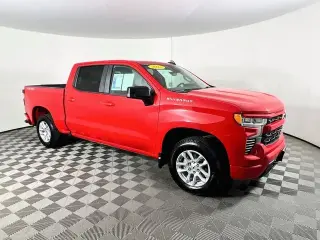 Chevrolet Silverado 1500 2022 4x4 RST 4 puertas Cabina Crew 5.8 pies. Caja corta