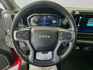 Chevrolet Silverado 1500 2022 4x4 RST 4 puertas Cabina Crew 5.8 pies. Caja corta