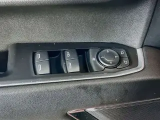 Chevrolet Silverado 1500 2022 4x4 RST 4 puertas Cabina Crew 5.8 pies. Caja corta