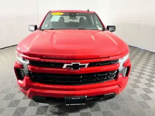 Chevrolet Silverado 1500 2022 4x4 RST 4 puertas Cabina Crew 5.8 pies. Caja corta