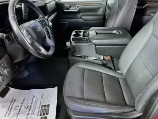 Chevrolet Silverado 1500 2022 4x4 RST 4 puertas Cabina Crew 5.8 pies. Caja corta