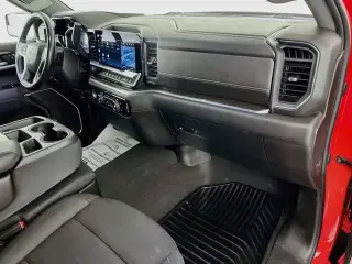 Chevrolet Silverado 1500 2022 4x4 RST 4 puertas Cabina Crew 5.8 pies. Caja corta