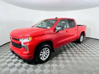 Chevrolet Silverado 1500 2022 4x4 RST 4 puertas Cabina Crew 5.8 pies. Caja corta