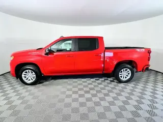 Chevrolet Silverado 1500 2022 4x4 RST 4 puertas Cabina Crew 5.8 pies. Caja corta