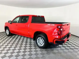 Chevrolet Silverado 1500 2022 4x4 RST 4 puertas Cabina Crew 5.8 pies. Caja corta