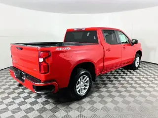 Chevrolet Silverado 1500 2022 4x4 RST 4 puertas Cabina Crew 5.8 pies. Caja corta