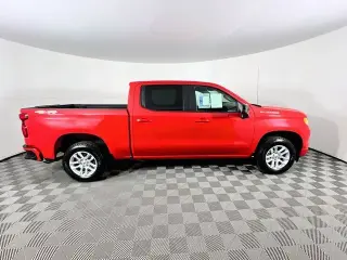 Chevrolet Silverado 1500 2022 4x4 RST 4 puertas Cabina Crew 5.8 pies. Caja corta