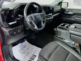 Chevrolet Silverado 1500 2022 4x4 RST 4 puertas Cabina Crew 5.8 pies. Caja corta