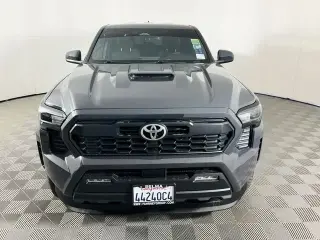 Toyota Tacoma 2024 4x2 TRD Sport 4 puertas Doble Cabina 6.1 pies LB