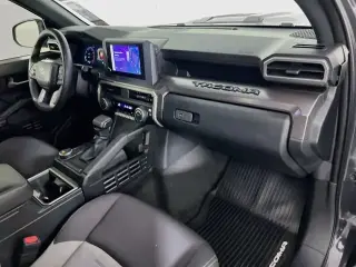 Toyota Tacoma 2024 4x2 TRD Sport 4 puertas Doble Cabina 6.1 pies LB