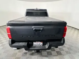 Toyota Tacoma 2024 4x2 TRD Sport 4 puertas Doble Cabina 6.1 pies LB