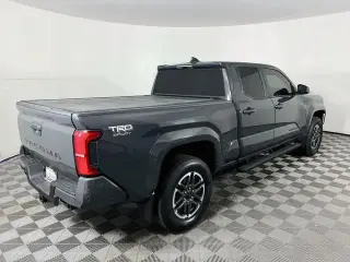 Toyota Tacoma 2024 4x2 TRD Sport 4 puertas Doble Cabina 6.1 pies LB
