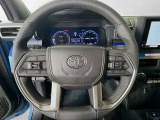 Toyota Tacoma 2026 4x4 TRD Off-Road 4 puertas Doble Cabina 5.0 pies SB 8A