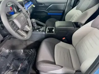Toyota Tacoma 2026 4x4 TRD Off-Road 4 puertas Doble Cabina 5.0 pies SB 8A