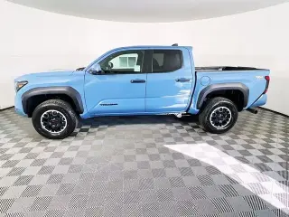 Toyota Tacoma 2026 4x4 TRD Off-Road 4 puertas Doble Cabina 5.0 pies SB 8A