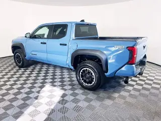 Toyota Tacoma 2026 4x4 TRD Off-Road 4 puertas Doble Cabina 5.0 pies SB 8A