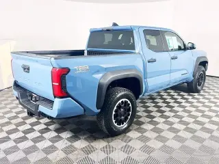 Toyota Tacoma 2026 4x4 TRD Off-Road 4 puertas Doble Cabina 5.0 pies SB 8A