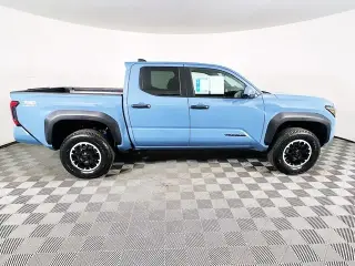 Toyota Tacoma 2026 4x4 TRD Off-Road 4 puertas Doble Cabina 5.0 pies SB 8A