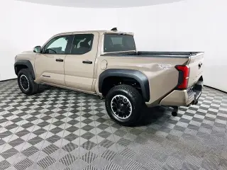 Toyota Tacoma 2026 4x4 SR5 4 puertas Cabina Doble 6.1 pies LB