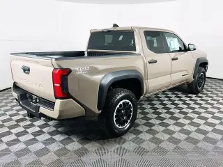 Toyota Tacoma 2026 4x4 SR5 4 puertas Cabina Doble 6.1 pies LB