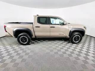 Toyota Tacoma 2026 4x4 SR5 4 puertas Cabina Doble 6.1 pies LB