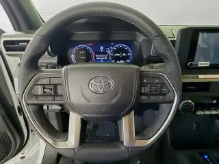 Toyota Tacoma 2026 4x4 TRD Off-Road 4 puertas Doble Cabina 5.0 pies SB 8A