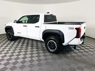 Toyota Tacoma 2026 4x4 TRD Off-Road 4 puertas Doble Cabina 5.0 pies SB 8A